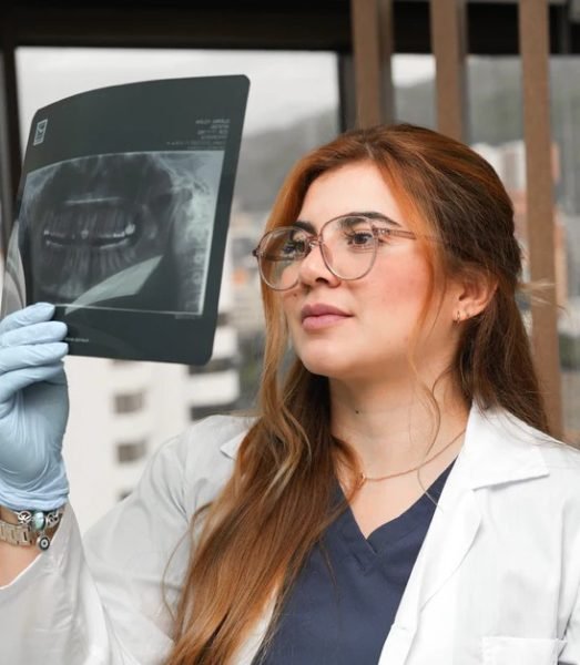 Dr. Luisa Cadena